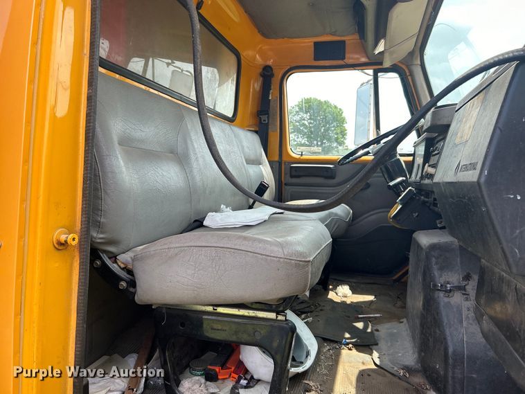 image for item NB9401 1998 International  4700 pothole patcher truck