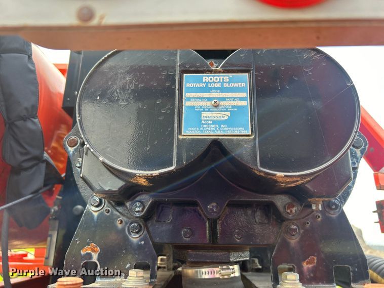 image for item NB9401 1998 International  4700 pothole patcher truck