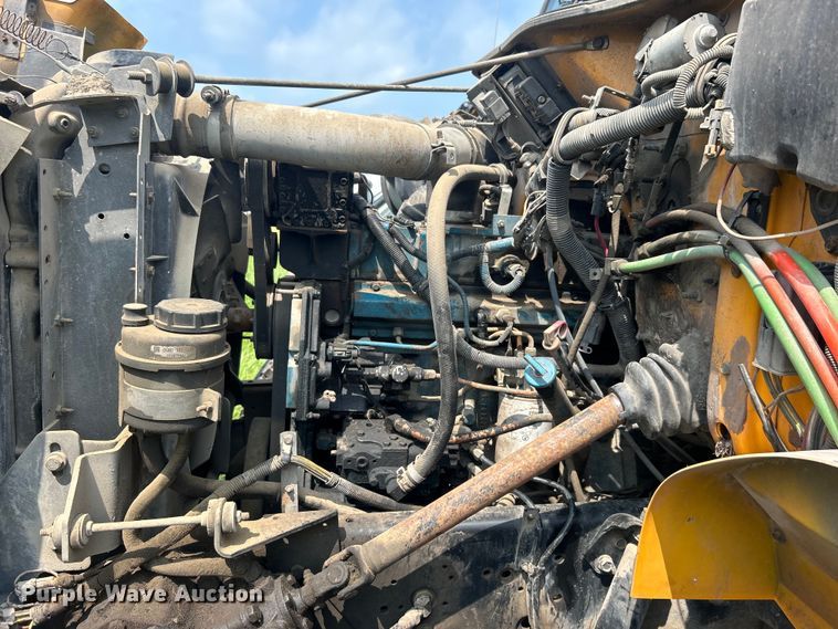 image for item NB9401 1998 International  4700 pothole patcher truck