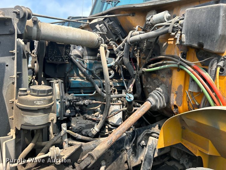 image for item NB9401 1998 International  4700 pothole patcher truck