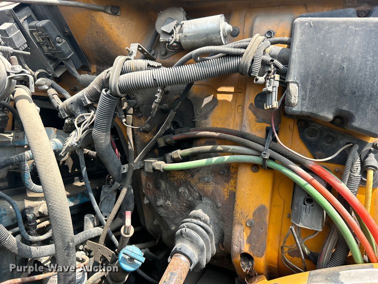 image for item NB9401 1998 International  4700 pothole patcher truck