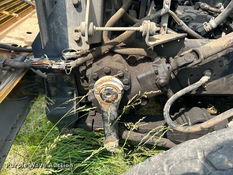 image for item NB9401 1998 International  4700 pothole patcher truck