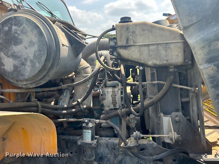 image for item NB9401 1998 International  4700 pothole patcher truck