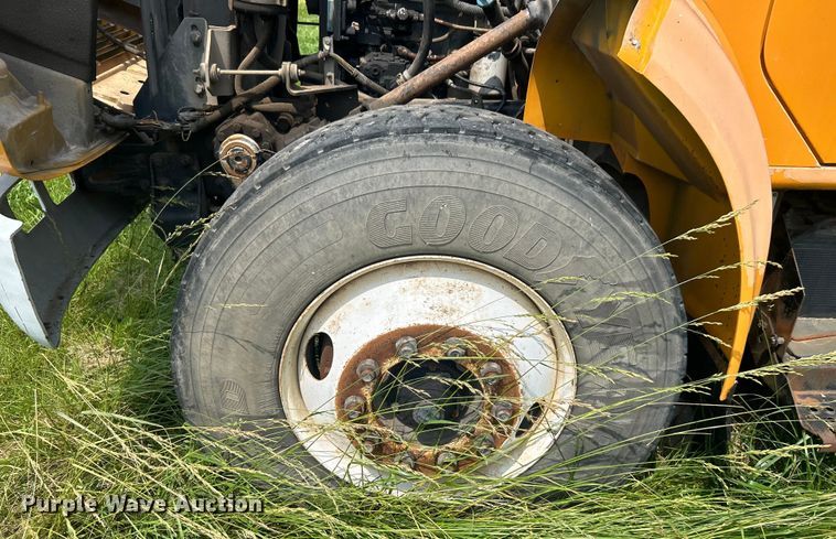 image for item NB9401 1998 International  4700 pothole patcher truck