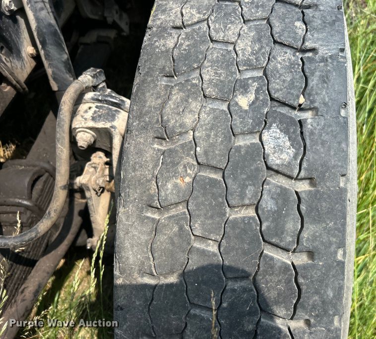 image for item NB9401 1998 International  4700 pothole patcher truck