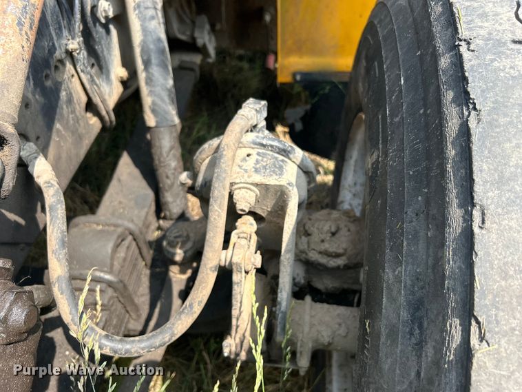 image for item NB9401 1998 International  4700 pothole patcher truck