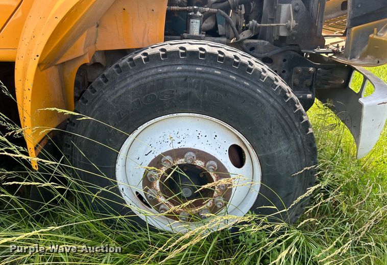 image for item NB9401 1998 International  4700 pothole patcher truck