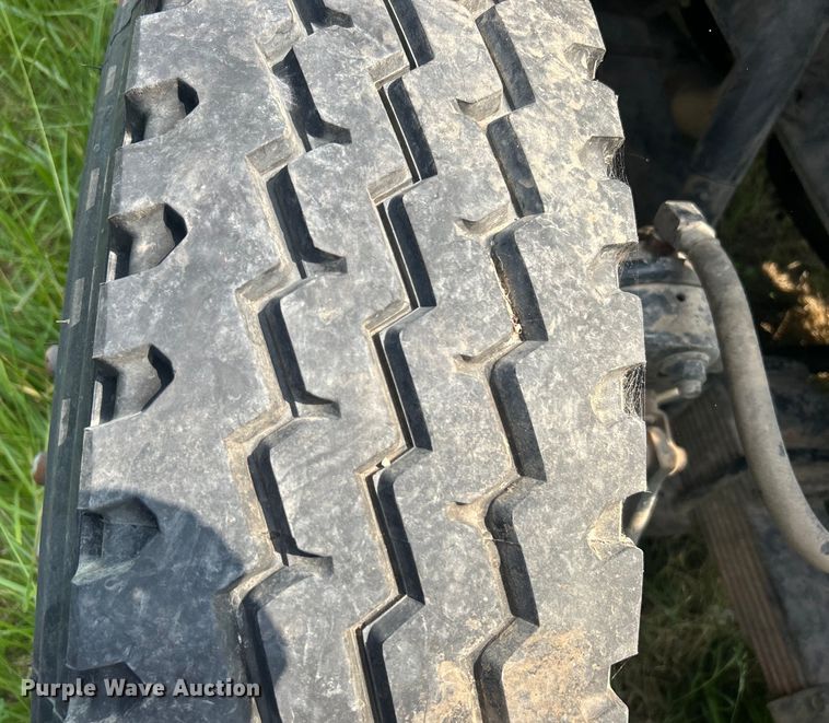 image for item NB9401 1998 International  4700 pothole patcher truck