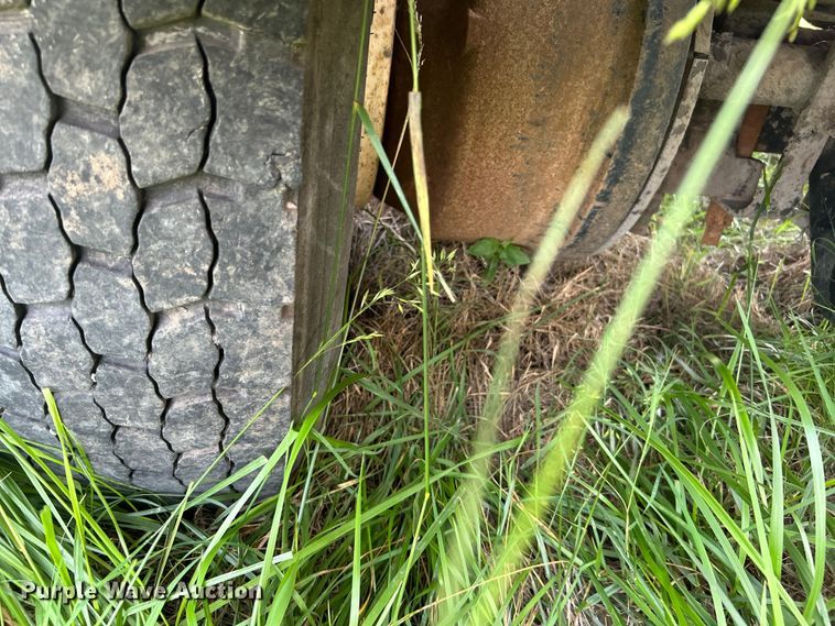 image for item NB9401 1998 International  4700 pothole patcher truck