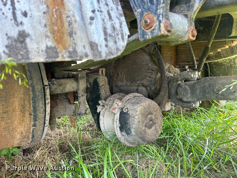 image for item NB9401 1998 International  4700 pothole patcher truck