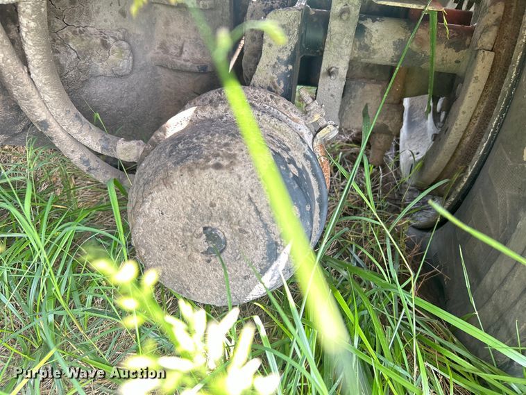 image for item NB9401 1998 International  4700 pothole patcher truck