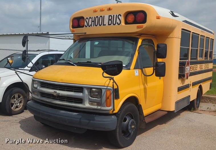 image for item NG9778 2001 Chevrolet Express G3500 school bus