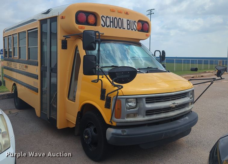 image for item NG9778 2001 Chevrolet Express G3500 school bus