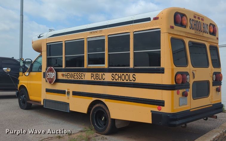 image for item NG9778 2001 Chevrolet Express G3500 school bus