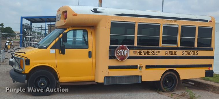 image for item NG9778 2001 Chevrolet Express G3500 school bus
