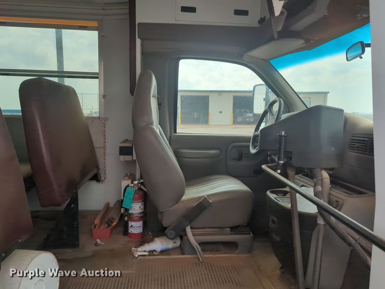 image for item NG9778 2001 Chevrolet Express G3500 school bus