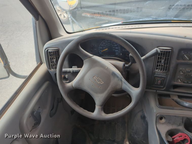 image for item NG9778 2001 Chevrolet Express G3500 school bus