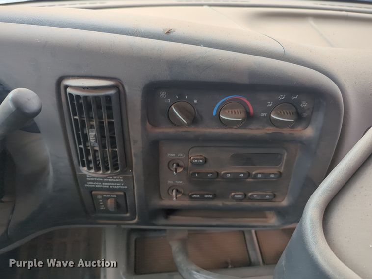 image for item NG9778 2001 Chevrolet Express G3500 school bus