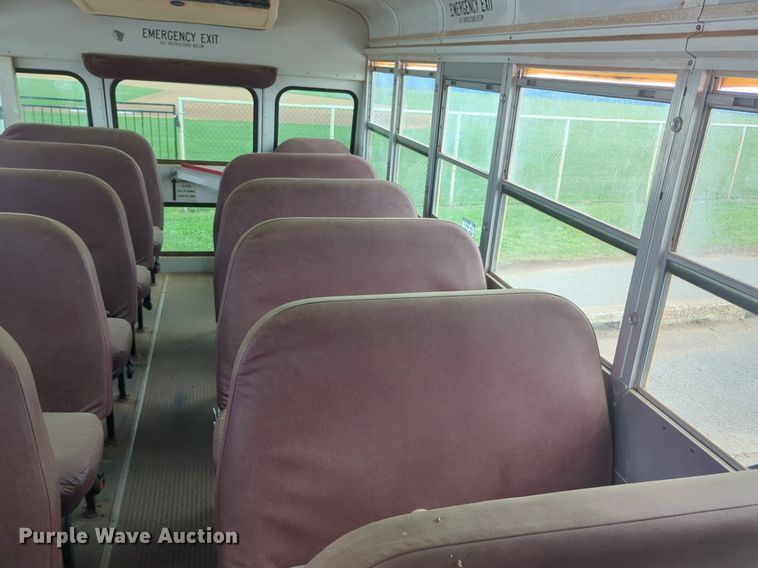 image for item NG9778 2001 Chevrolet Express G3500 school bus