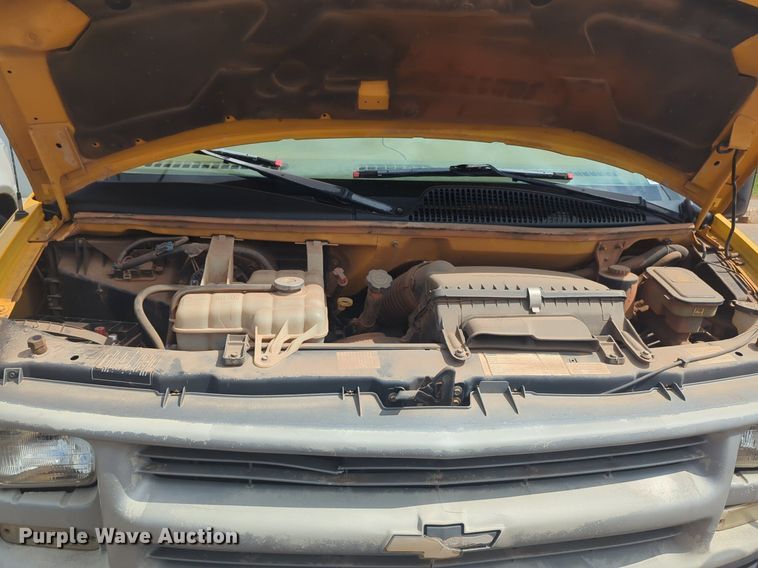 image for item NG9778 2001 Chevrolet Express G3500 school bus