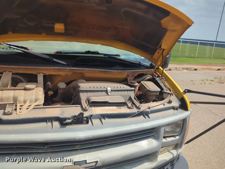 image for item NG9778 2001 Chevrolet Express G3500 school bus