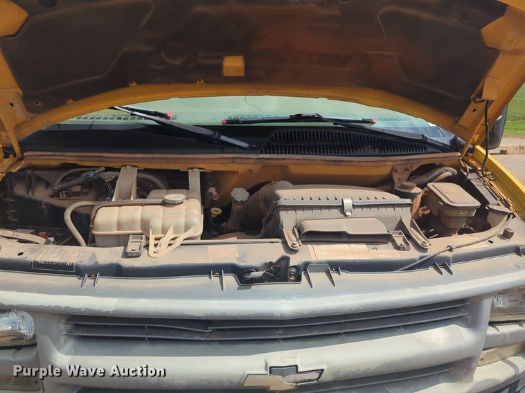 image for item NG9778 2001 Chevrolet Express G3500 school bus
