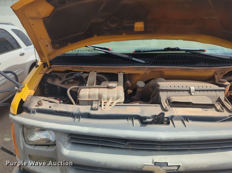 image for item NG9778 2001 Chevrolet Express G3500 school bus