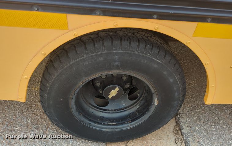 image for item NG9778 2001 Chevrolet Express G3500 school bus