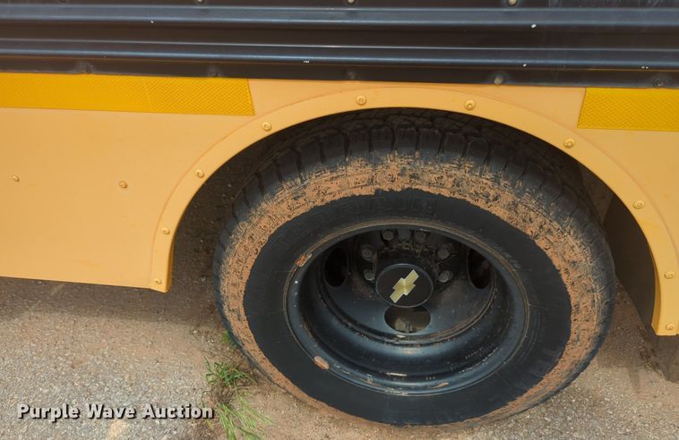 image for item NG9778 2001 Chevrolet Express G3500 school bus