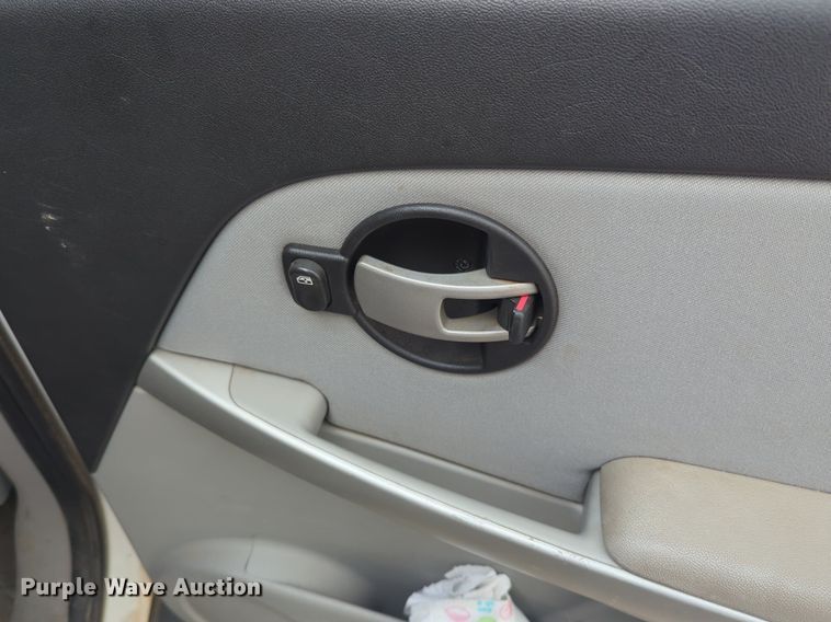 image for item NG9779 2005 Chevrolet Equinox LS SUV