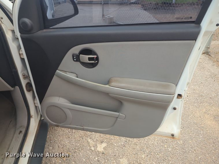 image for item NG9779 2005 Chevrolet Equinox LS SUV