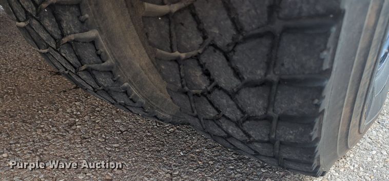 image for item NG9780 2010 Thomas B2 school bus