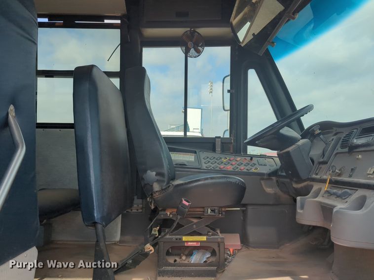 image for item NG9781 2010 Freightliner B2 school bus