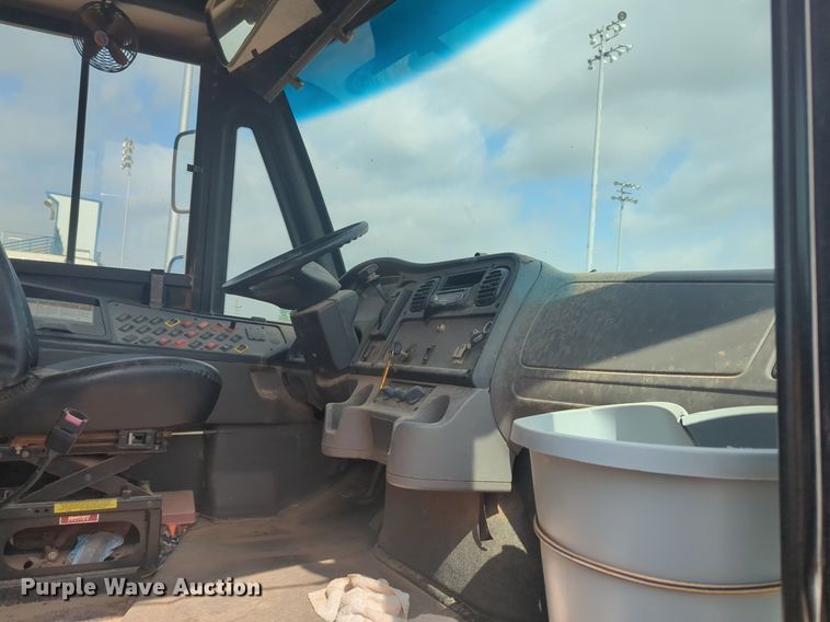 image for item NG9781 2010 Freightliner B2 school bus