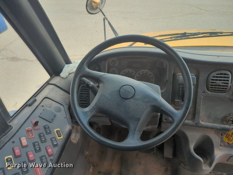 image for item NG9781 2010 Freightliner B2 school bus