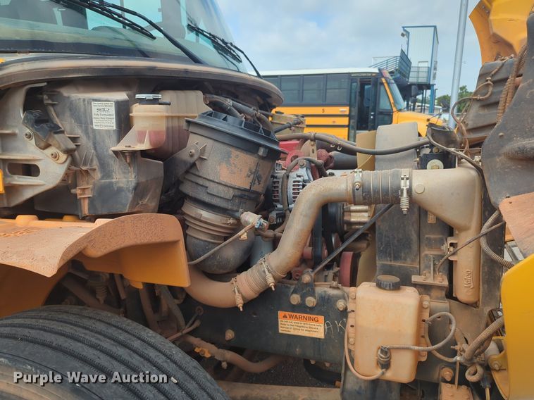 image for item NG9781 2010 Freightliner B2 school bus