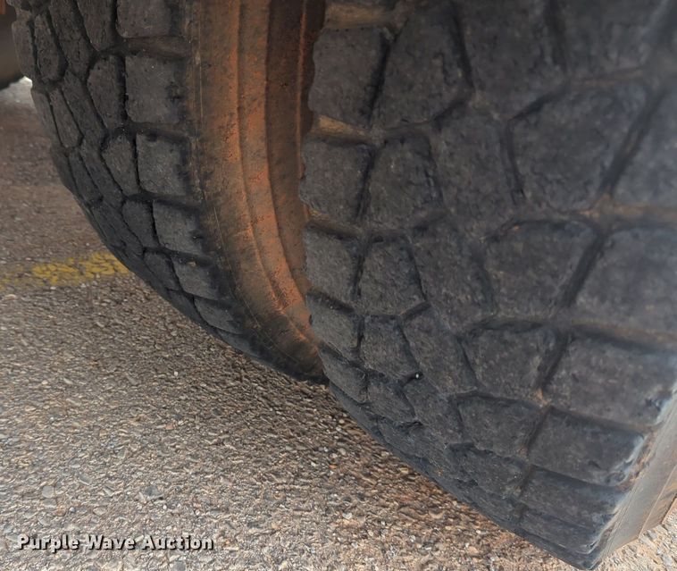 image for item NG9781 2010 Freightliner B2 school bus