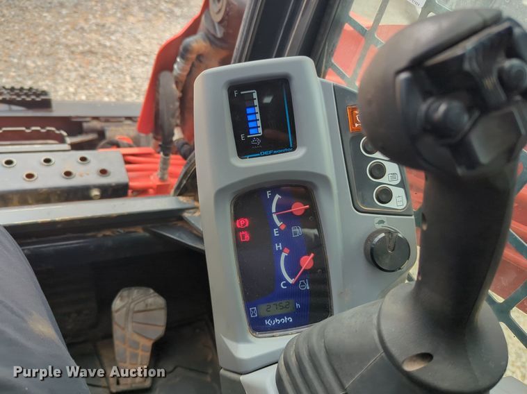 image for item NG9801 2022 Kubota SVL97-2 tracked skid steer loader