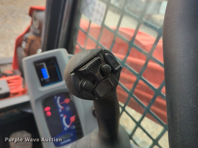 image for item NG9801 2022 Kubota SVL97-2 tracked skid steer loader