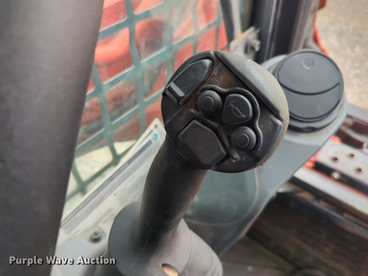 image for item NG9801 2022 Kubota SVL97-2 tracked skid steer loader