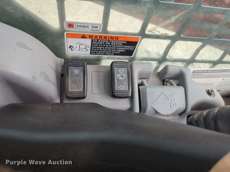 image for item NG9801 2022 Kubota SVL97-2 tracked skid steer loader