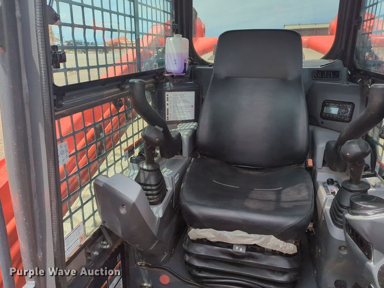 image for item NG9802 2022 Kubota SVL97-2 tracked skid steer loader