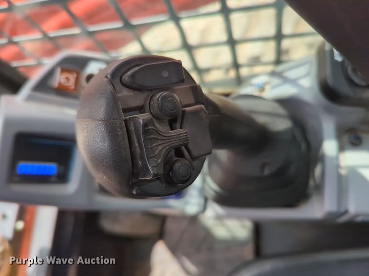 image for item NG9802 2022 Kubota SVL97-2 tracked skid steer loader