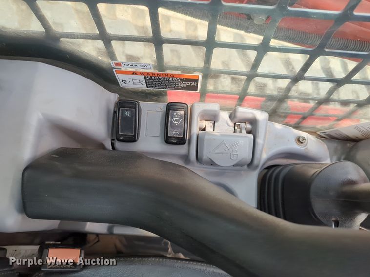 image for item NG9802 2022 Kubota SVL97-2 tracked skid steer loader