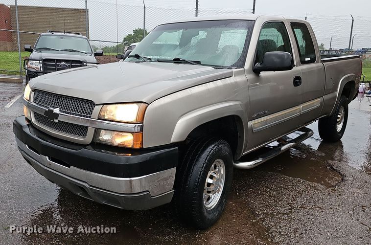 image for item NP9065 2003 Chevrolet 2500 HD Ext. Cab pickup truck