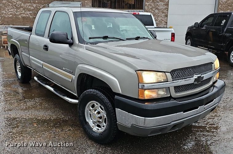 image for item NP9065 2003 Chevrolet 2500 HD Ext. Cab pickup truck