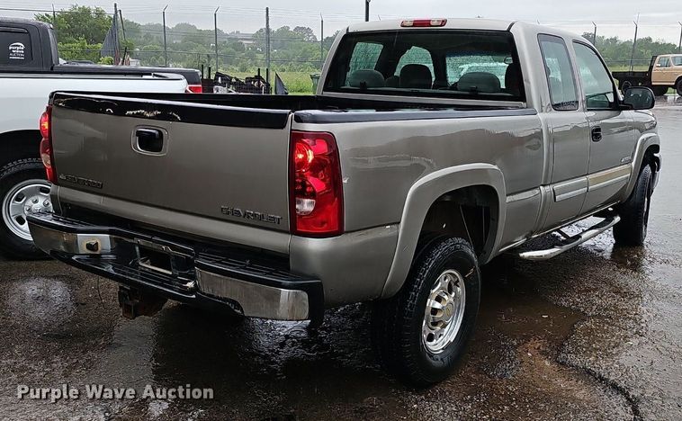 image for item NP9065 2003 Chevrolet 2500 HD Ext. Cab pickup truck