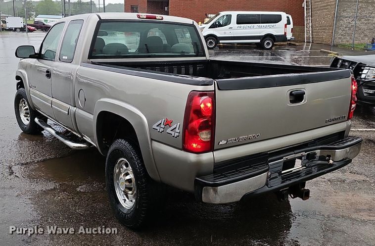 image for item NP9065 2003 Chevrolet 2500 HD Ext. Cab pickup truck