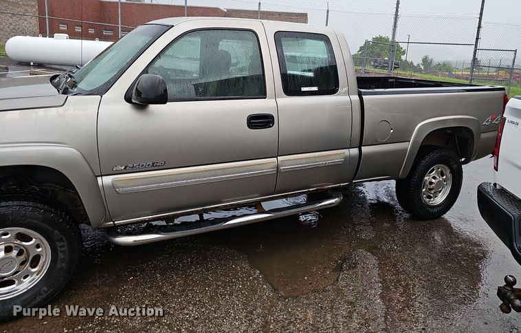 image for item NP9065 2003 Chevrolet 2500 HD Ext. Cab pickup truck