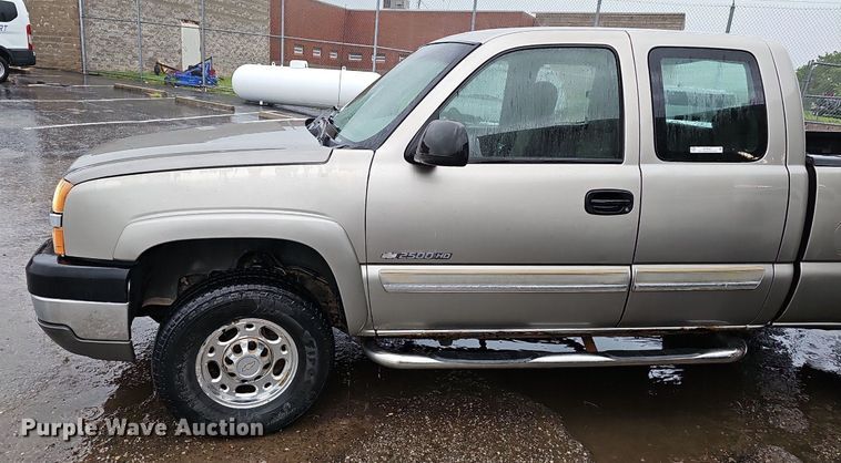 image for item NP9065 2003 Chevrolet 2500 HD Ext. Cab pickup truck